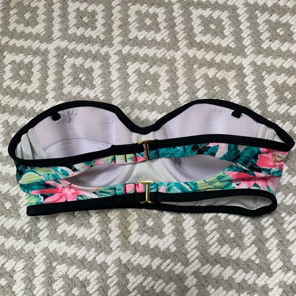SOLD Tropical bikini top - Picture 2 of 2